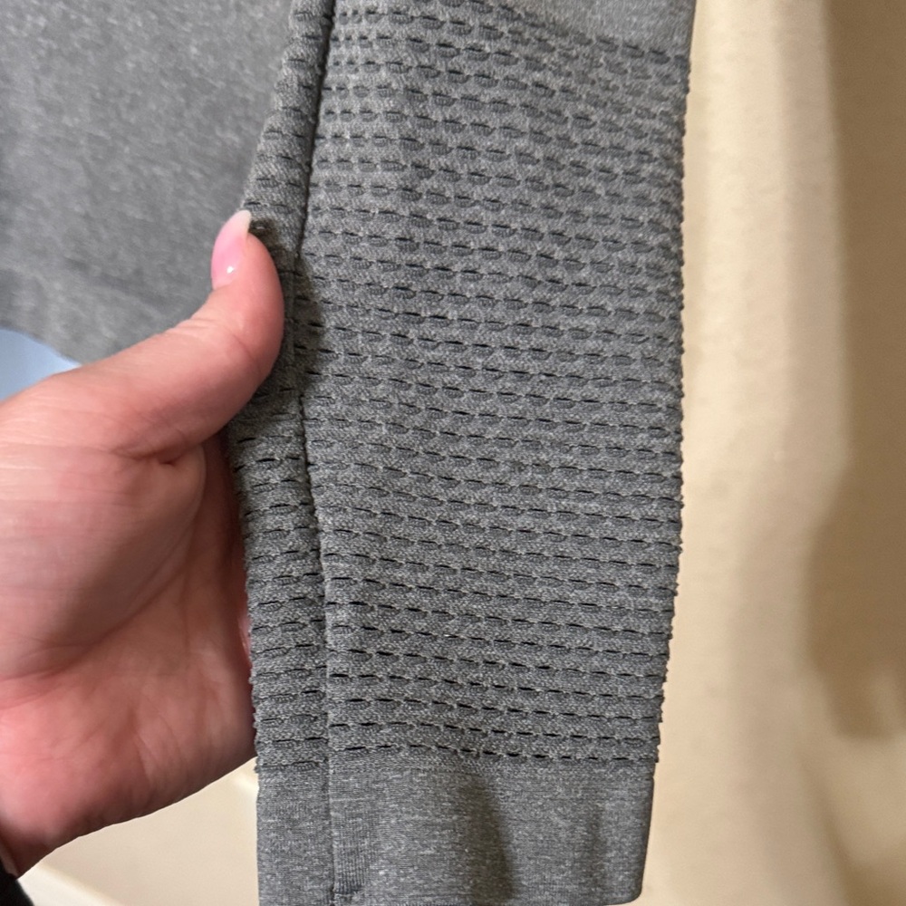 Fabletics Mussetta Longsleeve Performance Knit To… - image 4